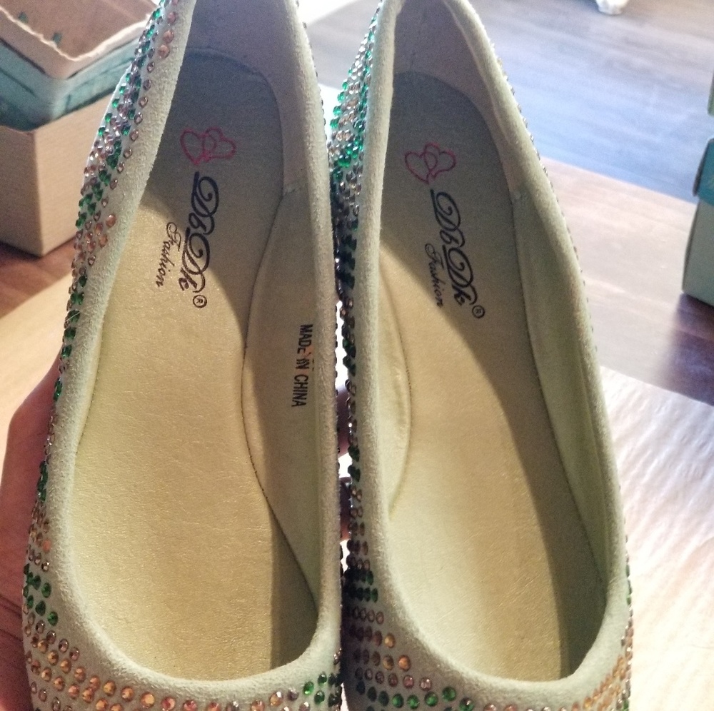 Shoes - Picture 4 of 5